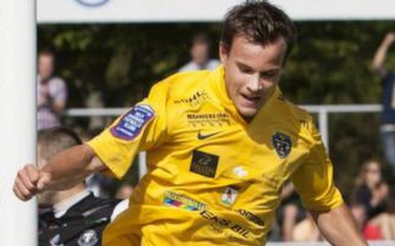 صورة كارل وييد وسط ميدان نادي فالكنبيرجس